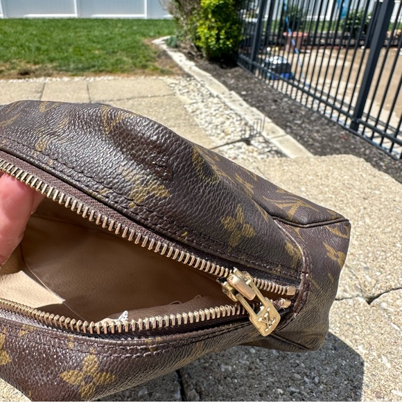 Louis Vuitton Monogram Trousse Toilette 28 - Picture 10 of 14